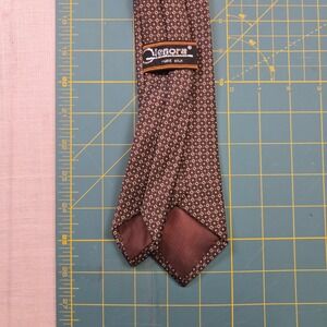 VTG Glenora Tie 54x3.5 Mens Brown Diamond Geometric Pure Silk 1990s Made USA EUC